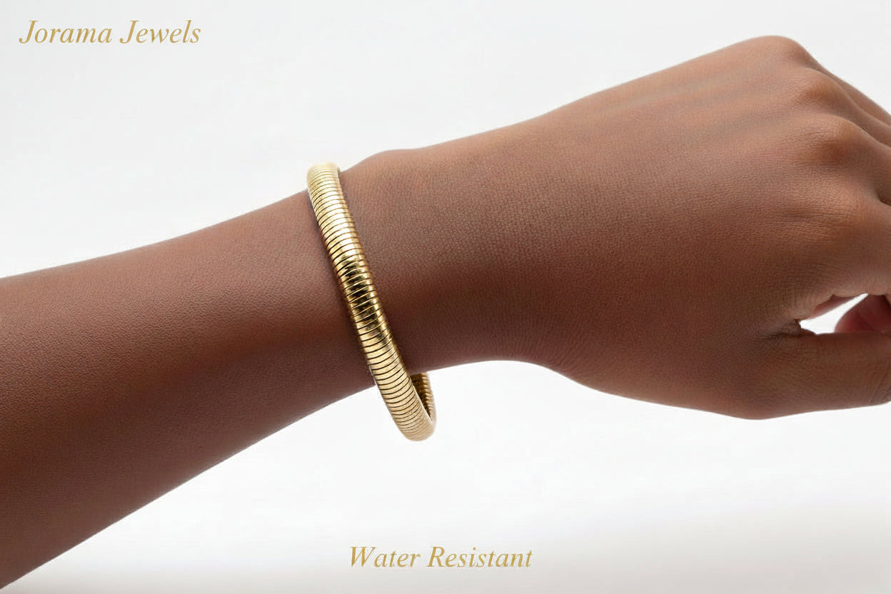 Gold plated non tarnish stretch chain bracelet for women.