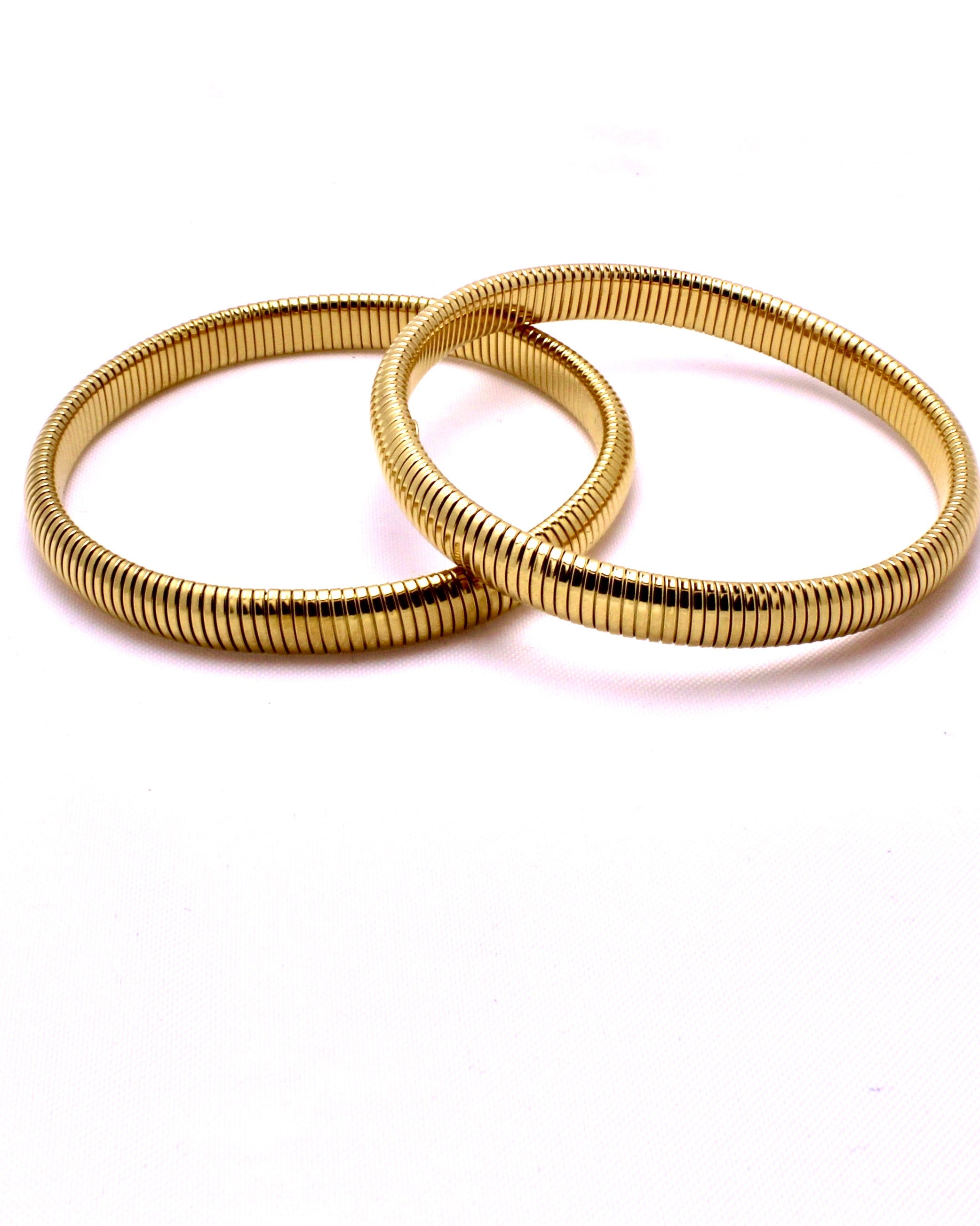 Gold plated non tarnish stretch chain bracelet for women.